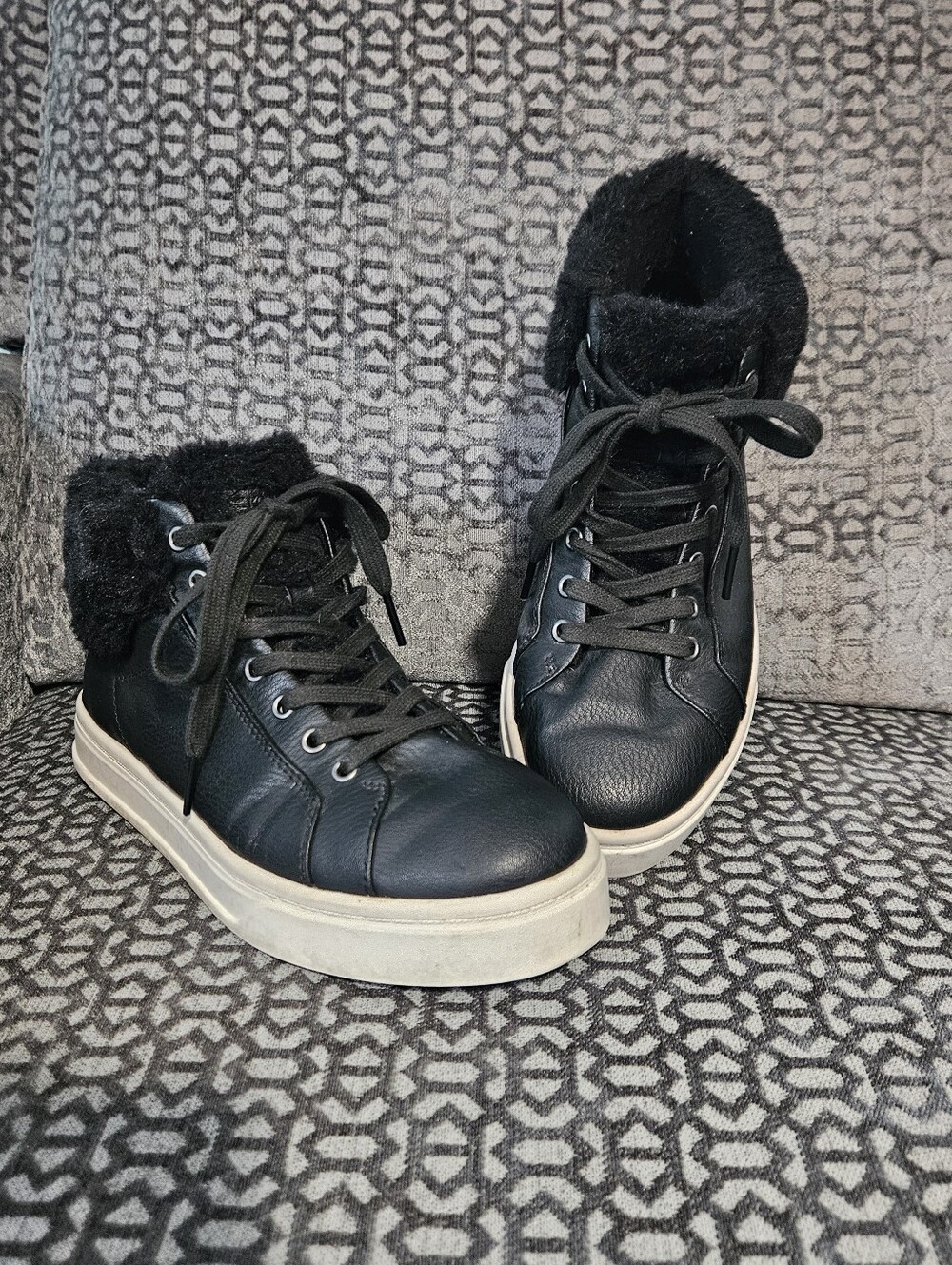 Koolaburra By UGG Black Faux-Fur High-Top Sneakers, Sz 7, EC